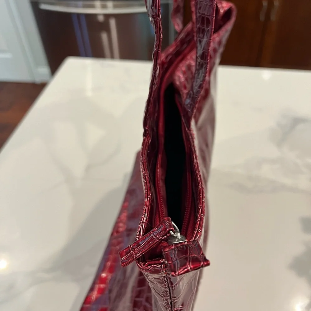 Red Crocodile Tote Bag with zipper - Picture 3 of 7